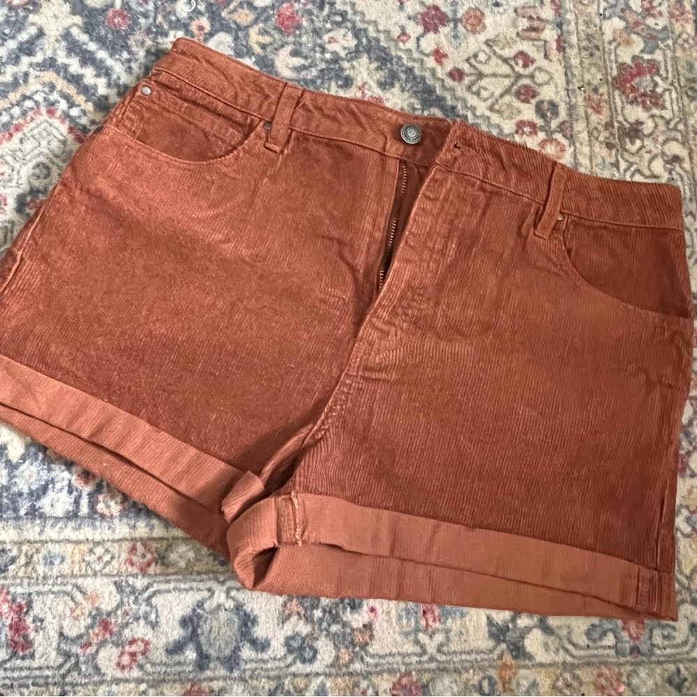 High Waist Brown Shorts with Rolled Cuffs
